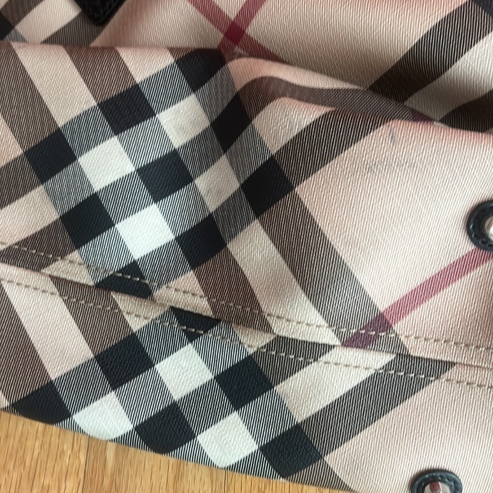 Burberry Tote​​ - Picture 5 of 7